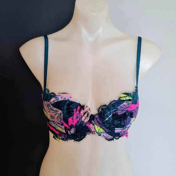 Women's size 32C =10C 'PINK VICTORIA'S SECRET' Gorgeous date push up bra - EUC - Picture 2 of 6